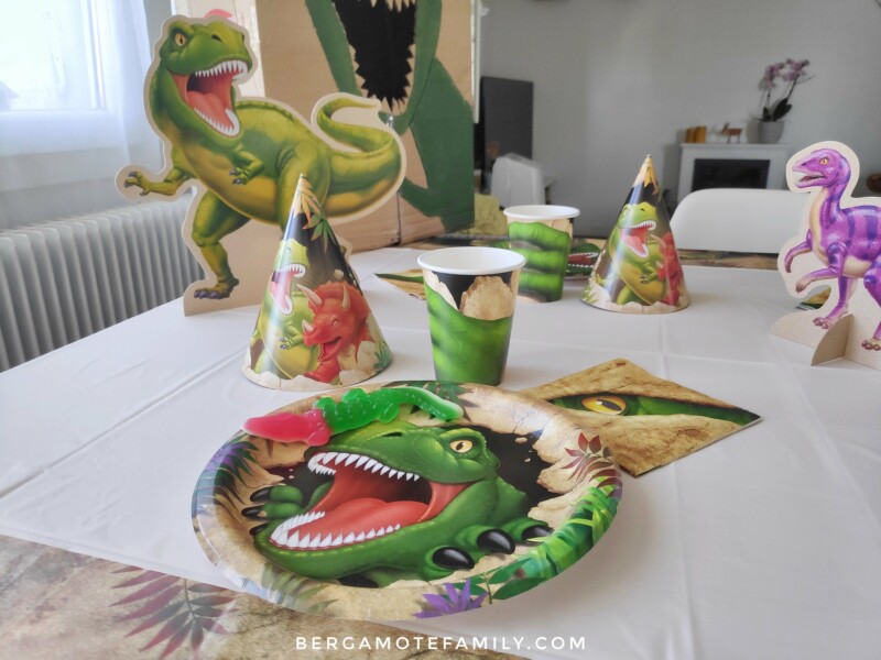 Ballon T-Rex vert pour decoration anniversaire theme dinosaure